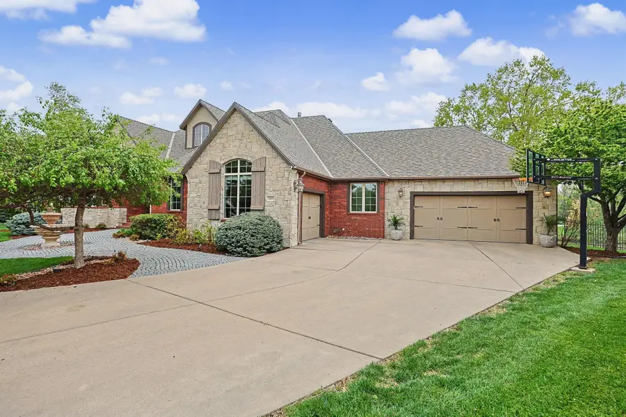 2525 N Loch Lomond Ct, Wichita, KS 67228 - #2