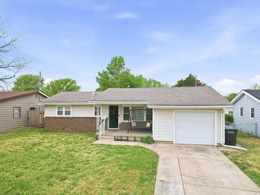 1913 Cron St, Augusta, KS 67010 - #2
