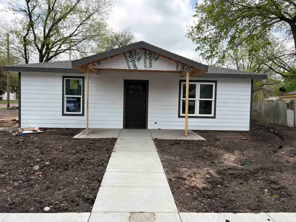 623 E 8th St, Newton, KS 67114