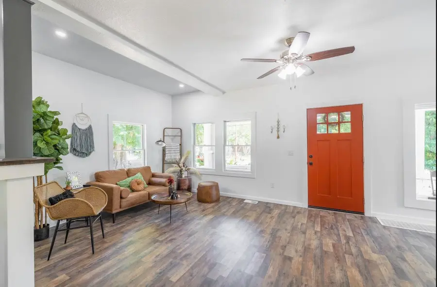 909 W 11th St N, Wichita, KS 67203 - #2