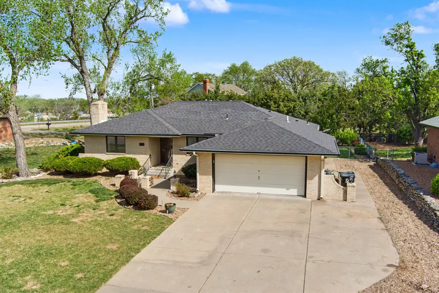 1735 Hillcrest Ln, Salina, KS 67401 - #2