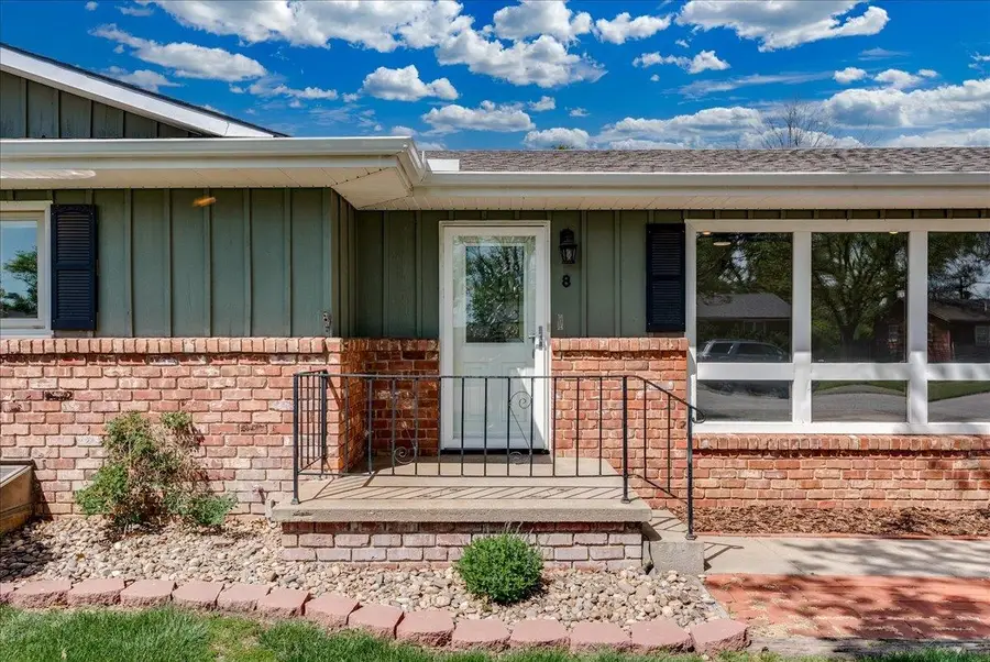 8 E Salina Dr, Haven, KS 67543 - #2