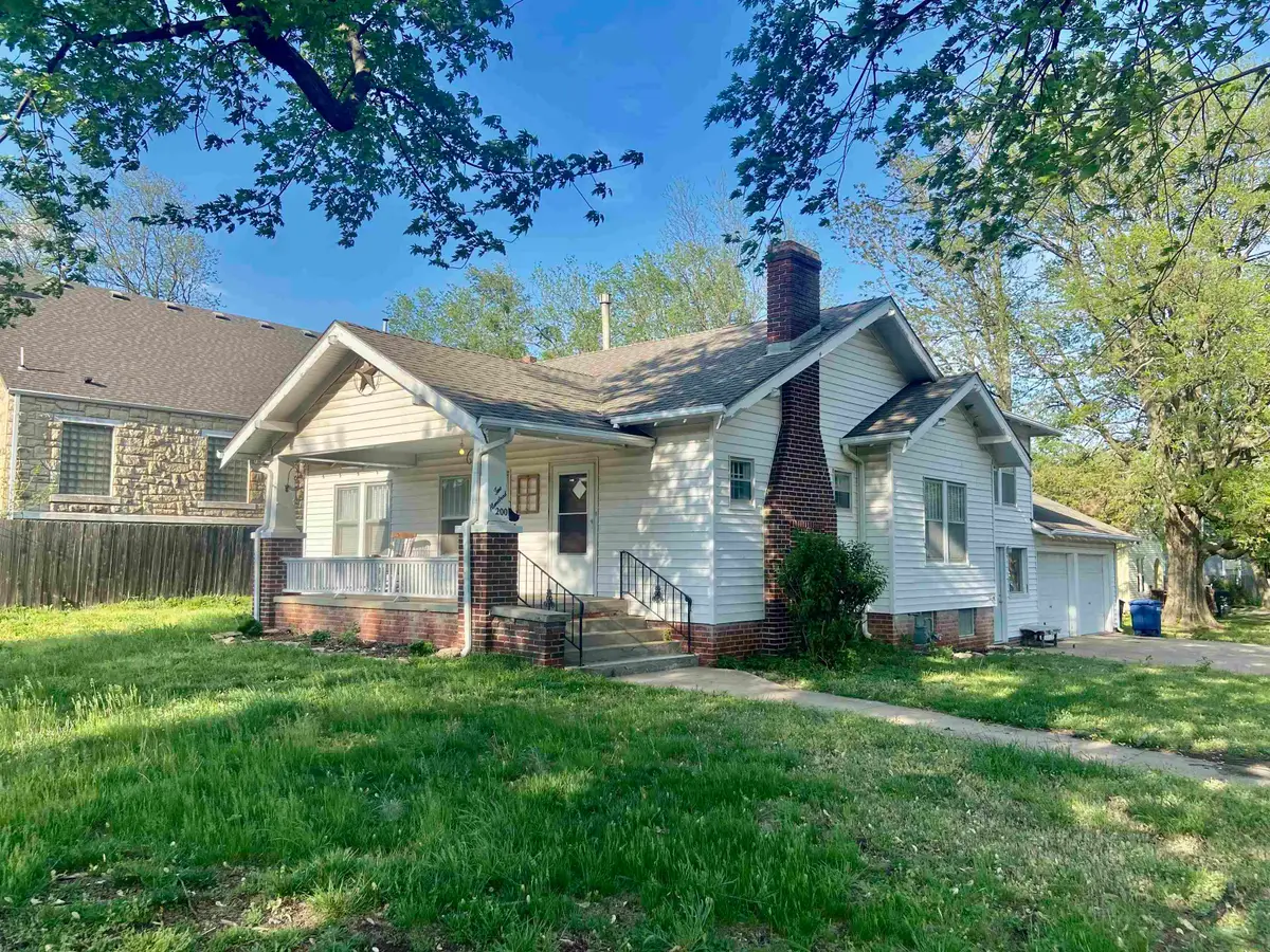 200 E Broadway Ave, Augusta, KS 67010 - #1