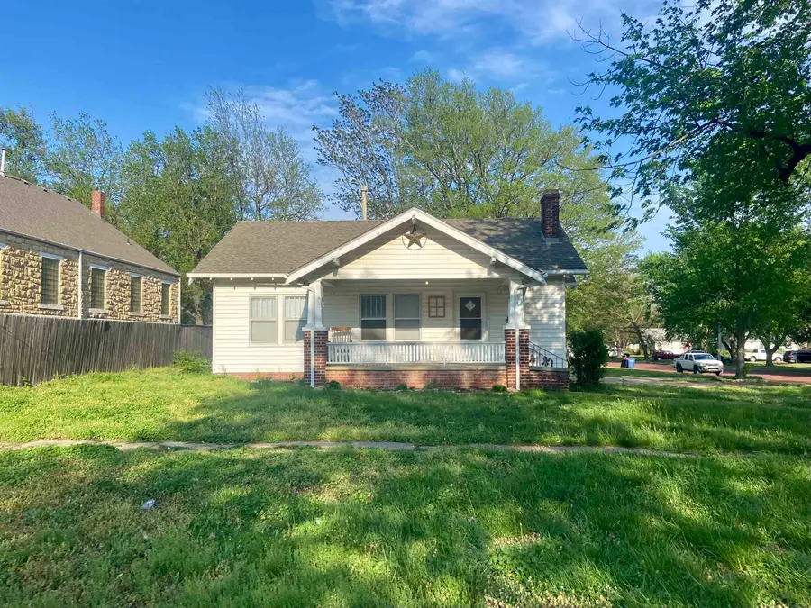 200 E Broadway Ave, Augusta, KS 67010 - #2