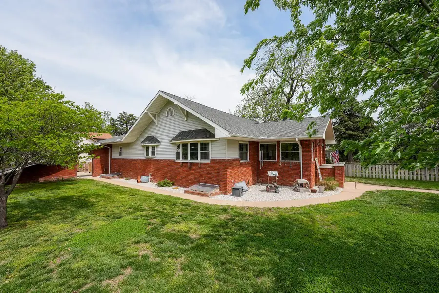 830 W Central Ave, El Dorado, KS 67042 - #2