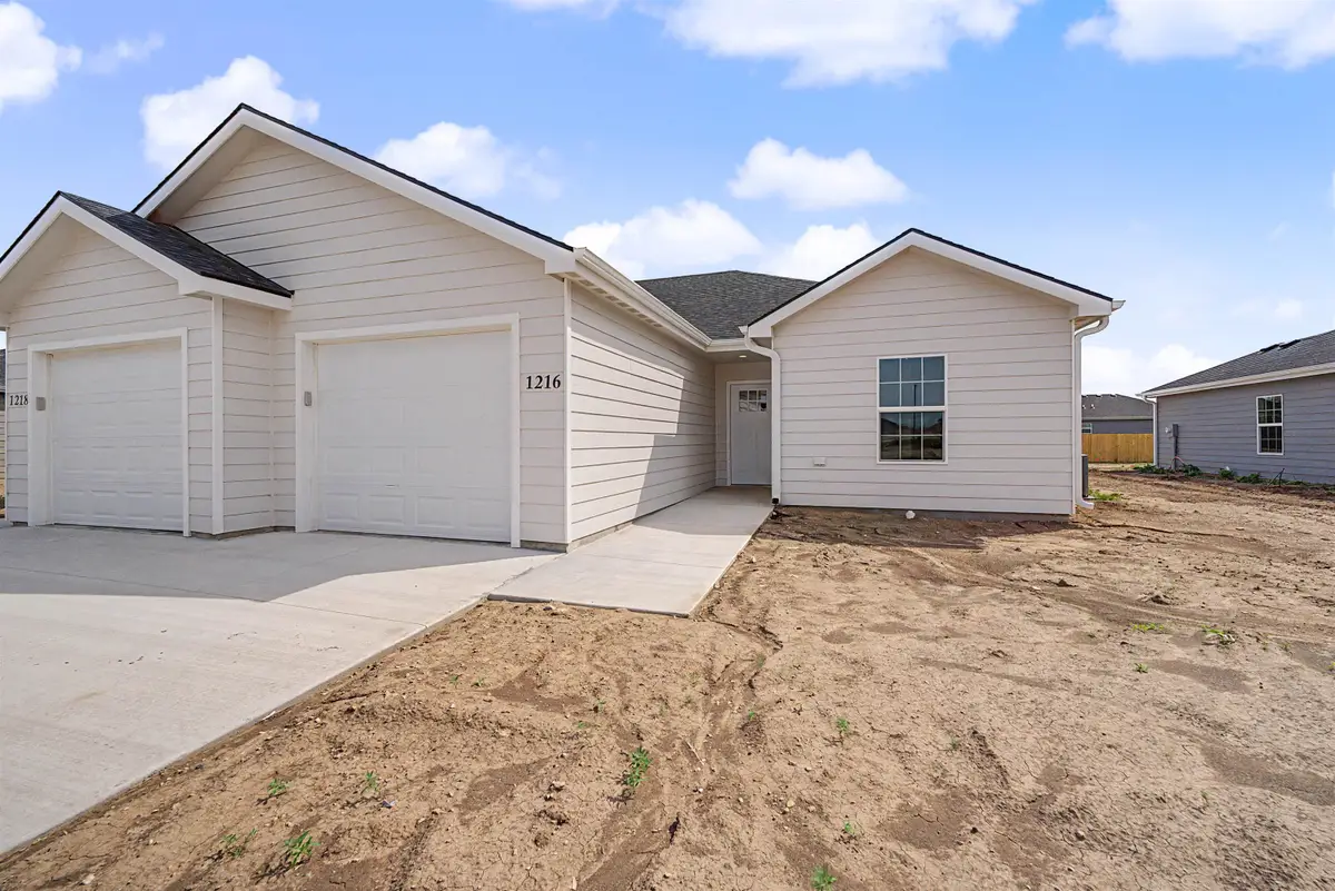 1216 Fountain Dr, Salina, KS 67401 - #1