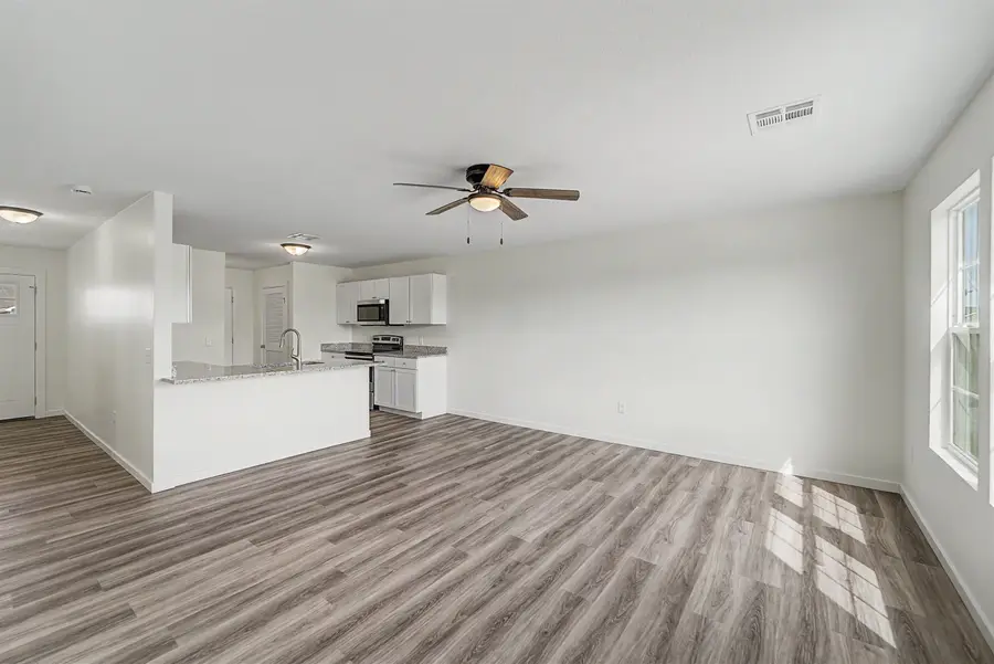 1216 Fountain Dr, Salina, KS 67401 - #2