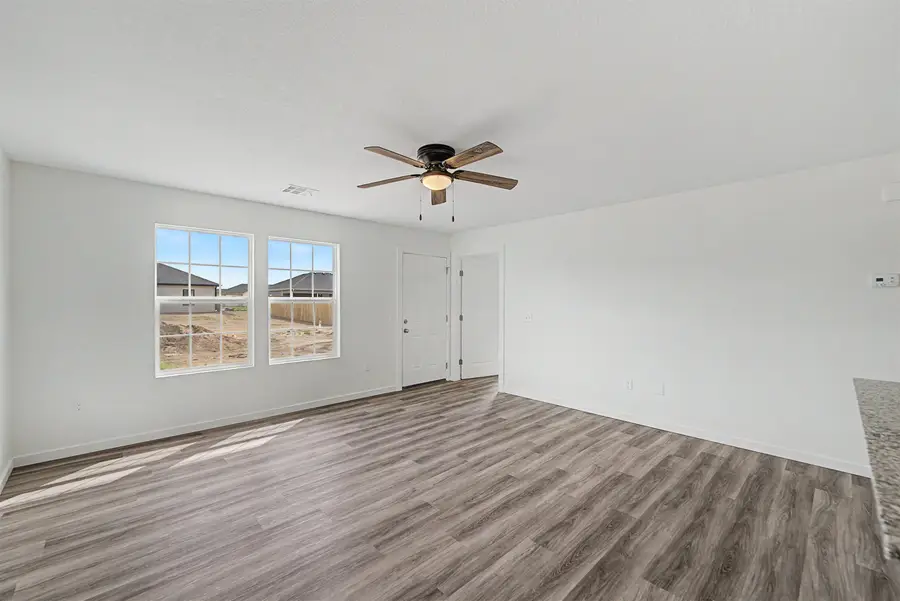 1216 Fountain Dr, Salina, KS 67401 - #3