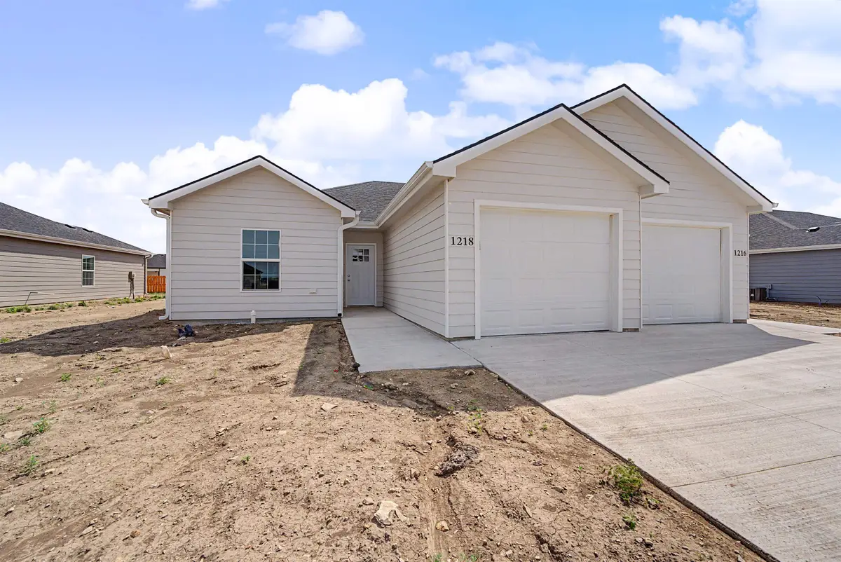 1218 Fountain Dr, Salina, KS 67401 - #1