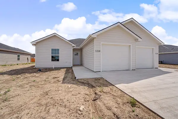 1218 Fountain Dr, Salina, KS 67401