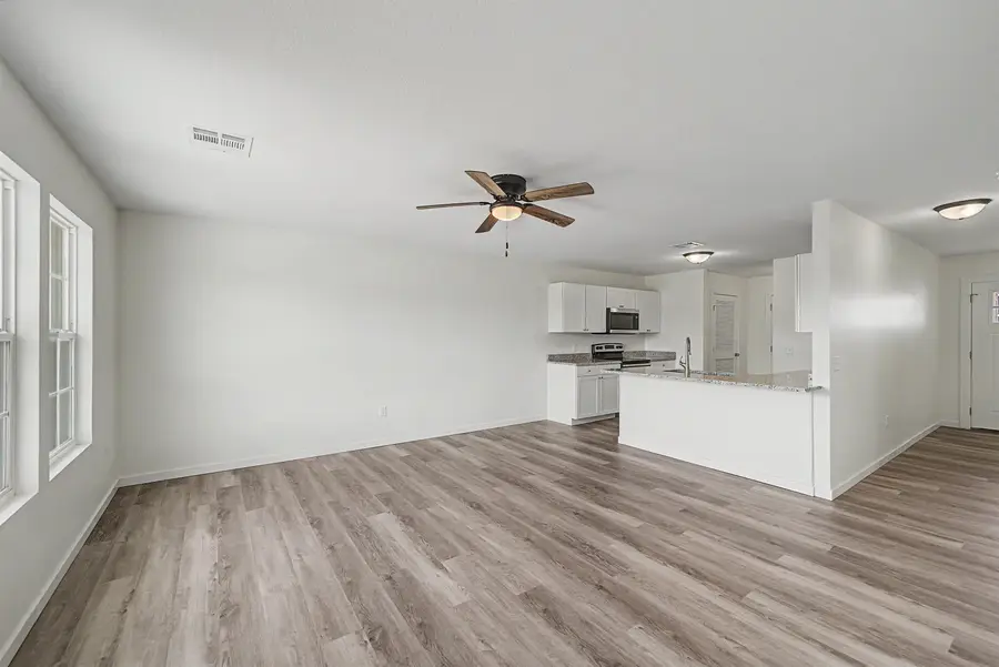 1218 Fountain Dr, Salina, KS 67401 - #2