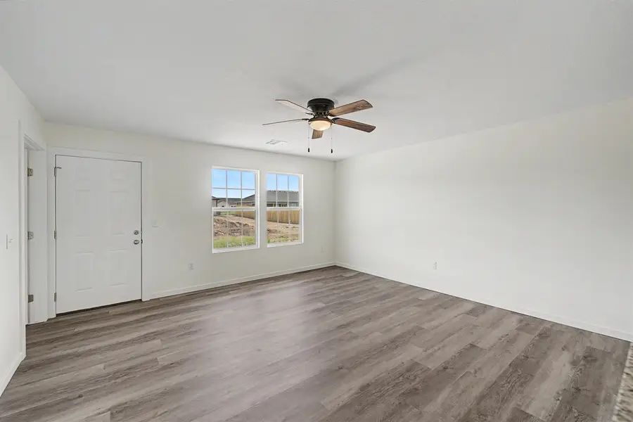 1218 Fountain Dr, Salina, KS 67401 - #3