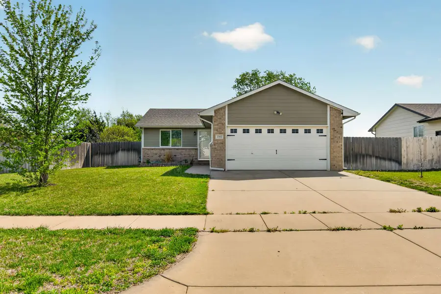 2302 S Rogers Ln, Wichita, KS 67235 - #2