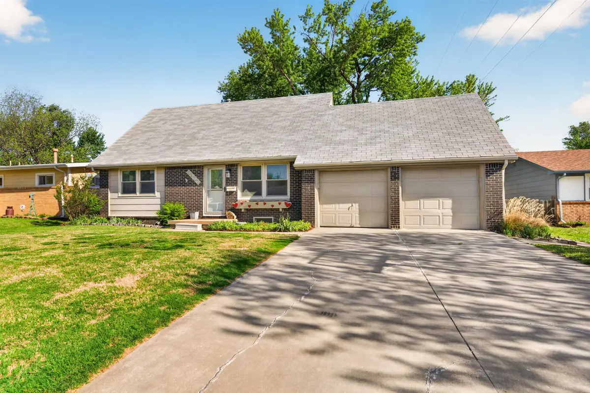 5900 Flagstaff St, Bel Aire, KS 67220 - #1