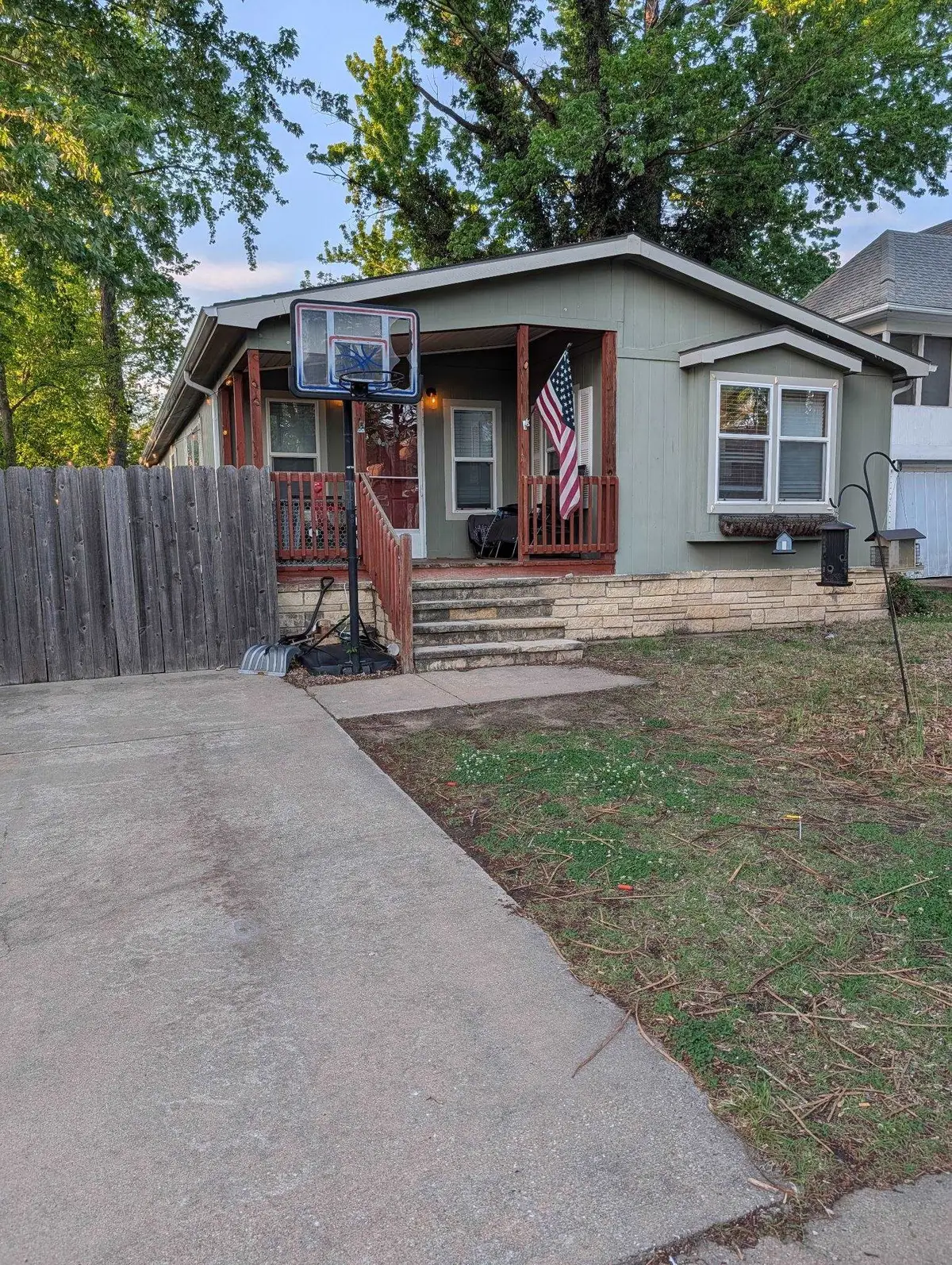 916 E 8th, Winfield, KS 67156 - #1