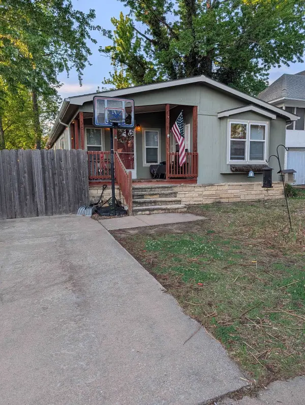 916 E 8th, Winfield, KS 67156