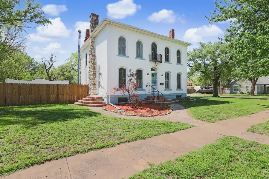 303 E 5th St, Newton, KS 67114 - #2