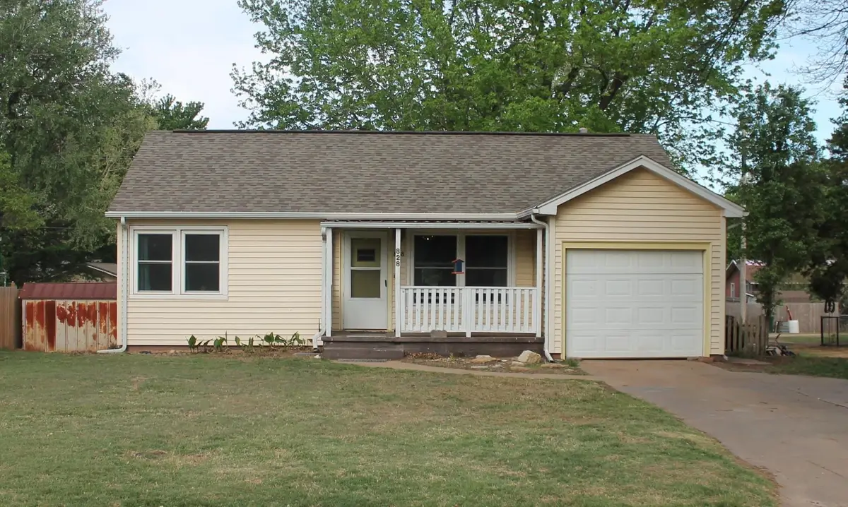 828 N Anthony Ave, Anthony, KS 67003 - #1