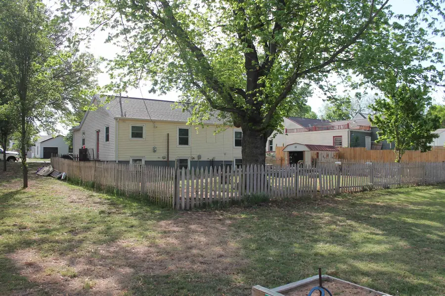 828 N Anthony Ave, Anthony, KS 67003 - #3