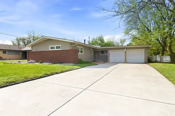 5701 Memphis St, Bel Aire, KS 67220