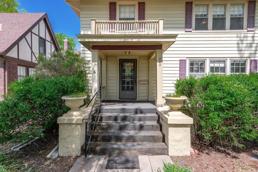 202 W 8th St, Newton, KS 67114 - #3