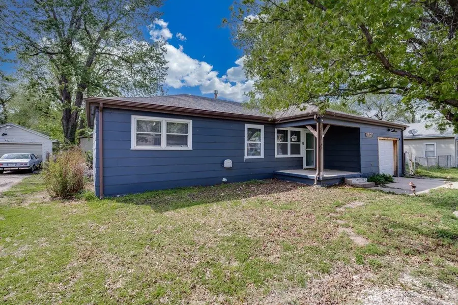 1215 N Logan St, Newton, KS 67114-2343 - #2