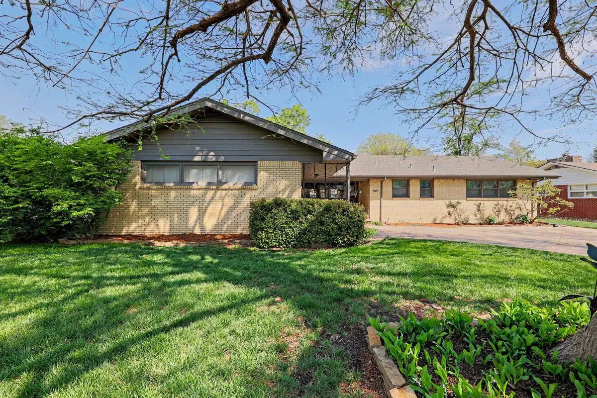 6512 E Murdock Ave, Wichita, KS 67206 - #1