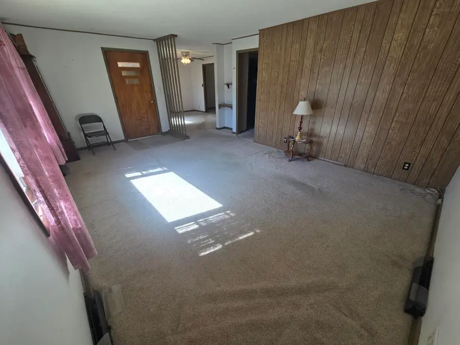 329 N College St, Winfield, KS 67156 - #3
