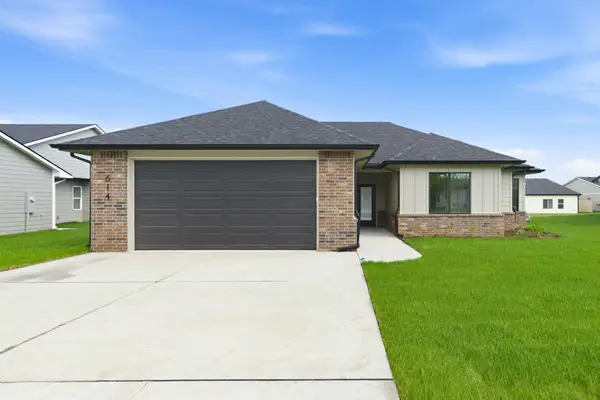614 E Elmwood St, Park City, KS 67147-1124
