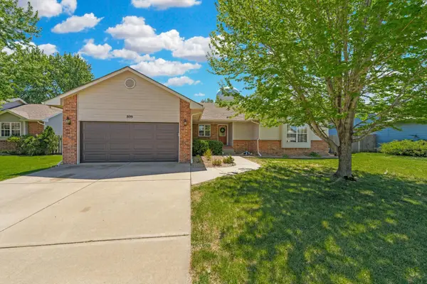 809 Country Lane, Newton, KS 67114