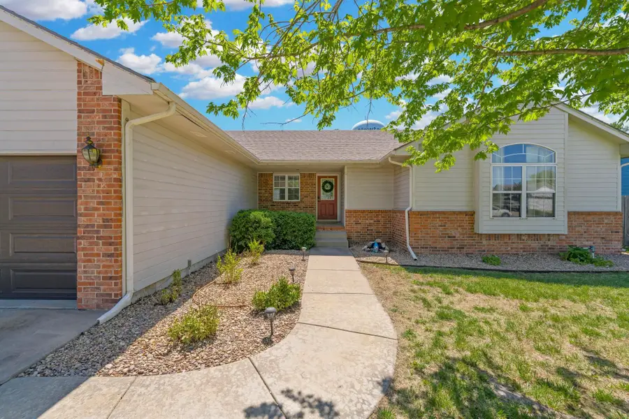 809 Country Lane, Newton, KS 67114 - #2