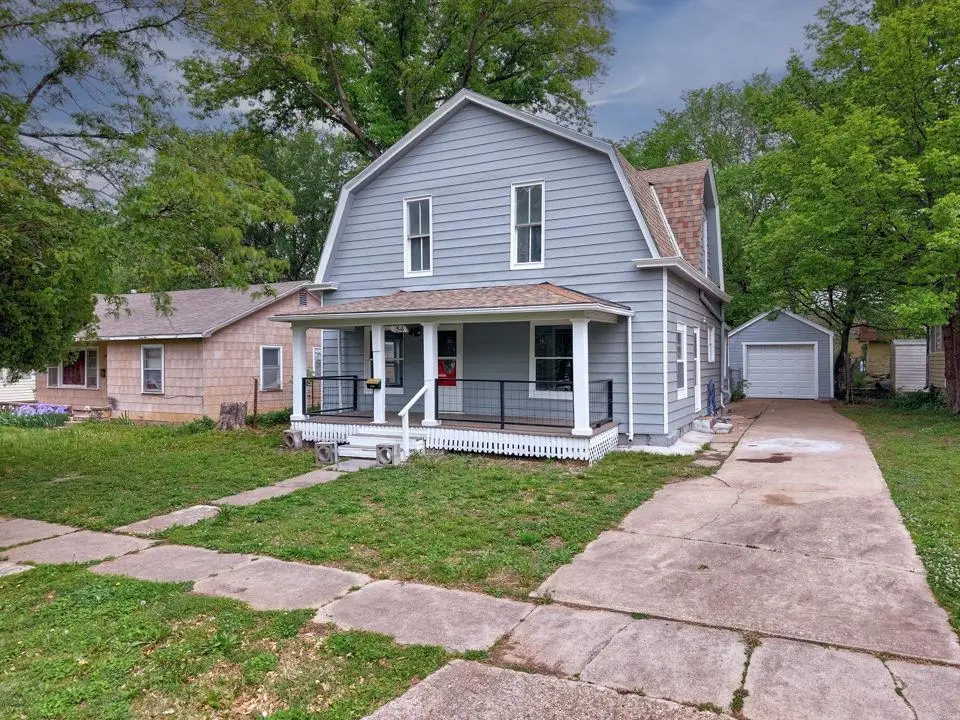 1516 E 11th Ave, Winfield, KS 67156 - #1