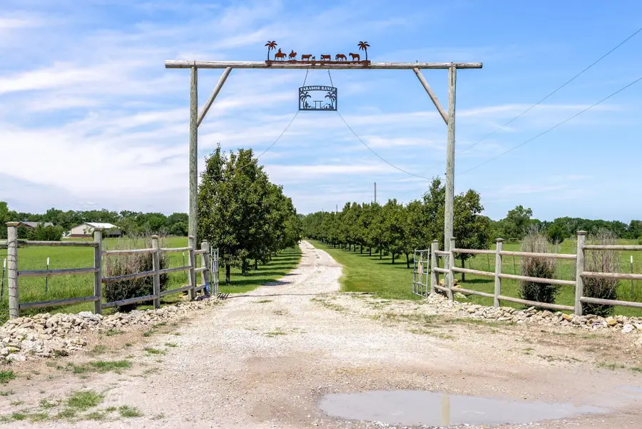 21249 SW Meadowlark Rd, Douglass, KS 67039 - #2