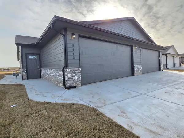 2443 S Wheatland Ct, Wichita, KS 67235