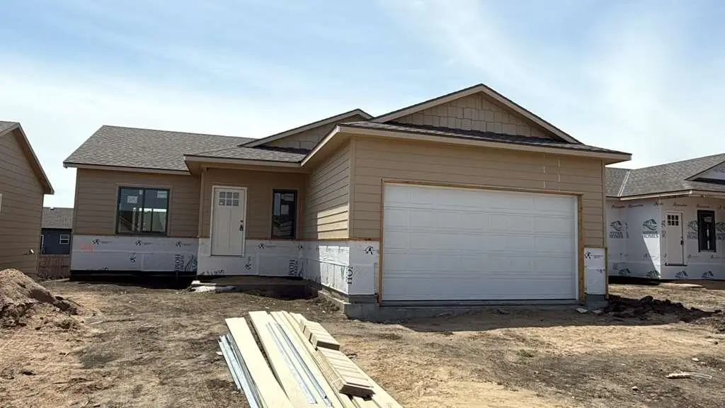 5043 N Toben Dr, Bel Aire, KS 67226 - #1