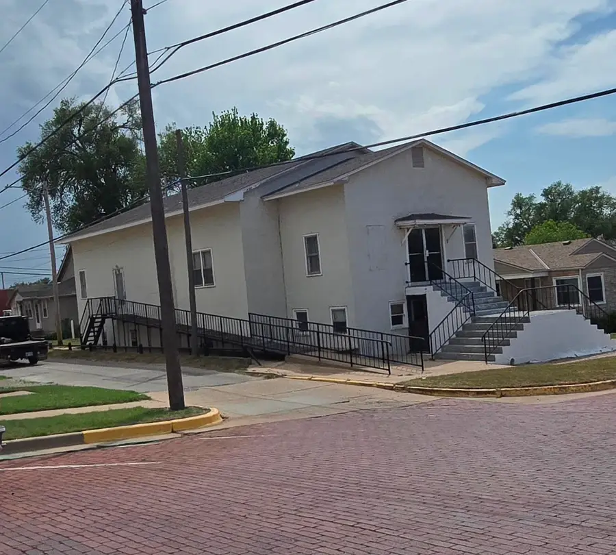 111 W 1st, Medicine Lodge, KS 67104 - #2