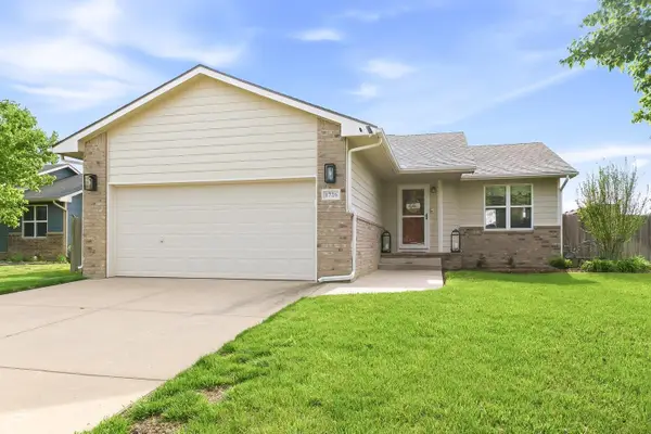 1726 N Basswood Ct, Andover, KS 67002
