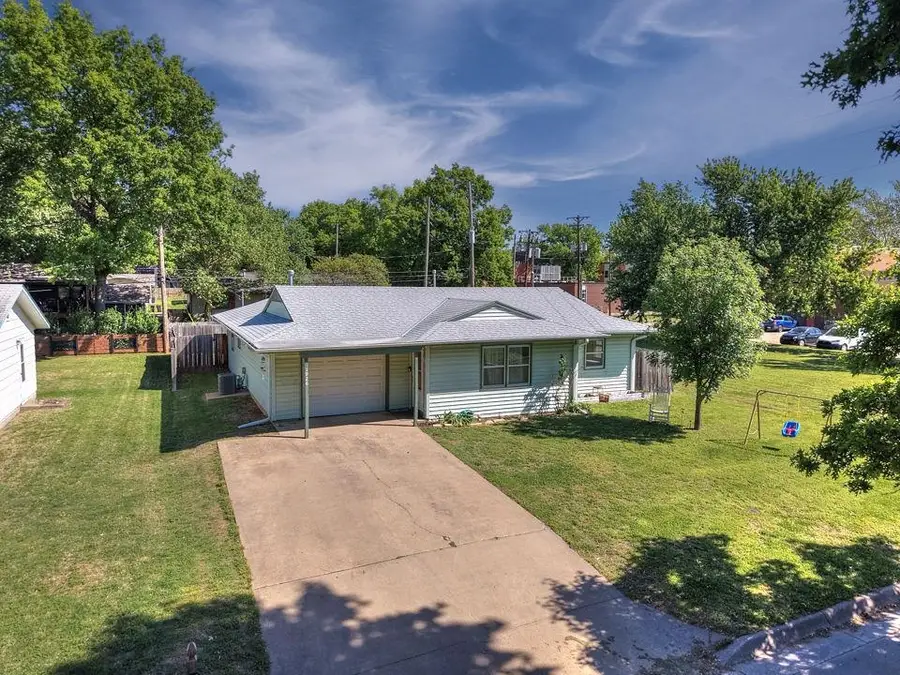 1926 E 15th Ave, Winfield, KS 67156 - #2
