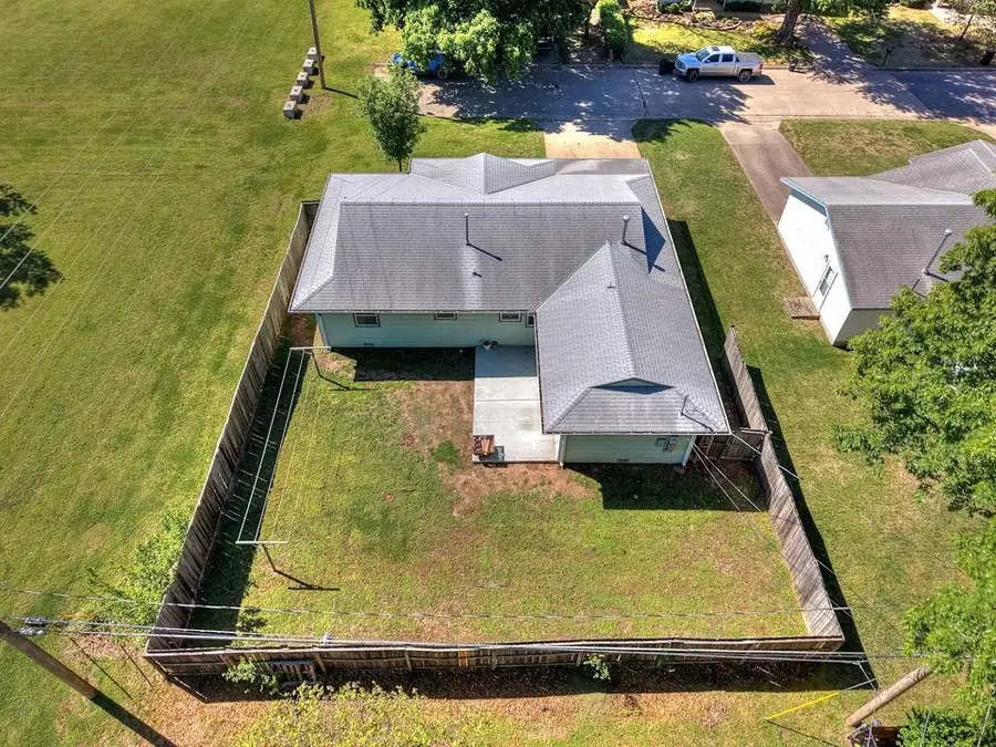 1926 E 15th Ave, Winfield, KS 67156 - #3