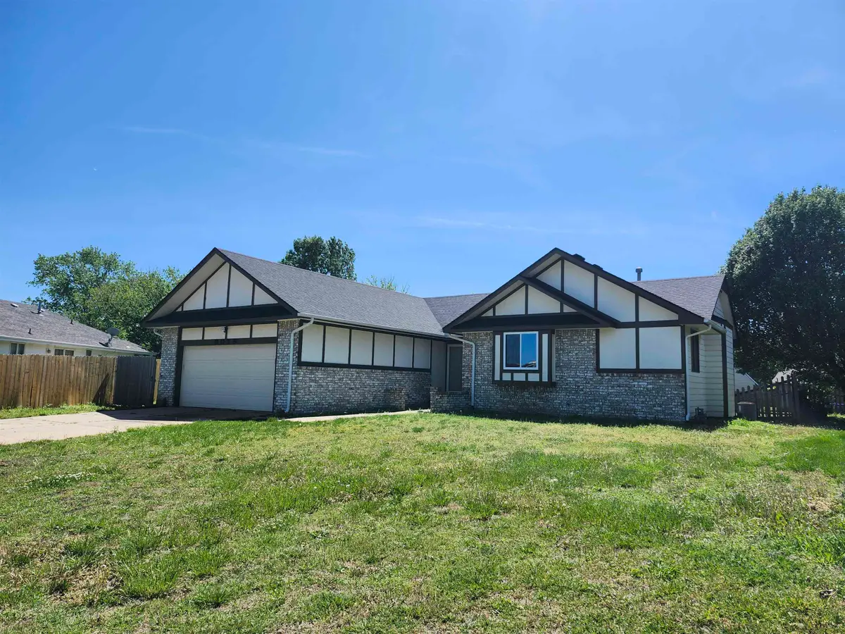 9039 E Skinner St, Wichita, KS 67207 - #1