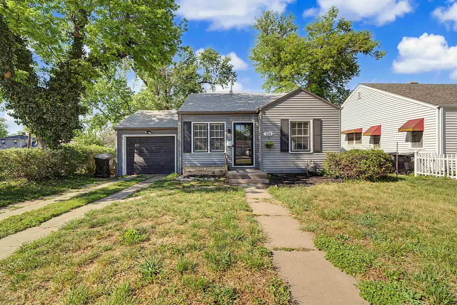 524 W Wilson St, Salina, KS 67401 - #2