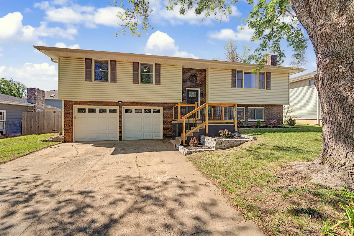 2120 Applewood Ln, Salina, KS 67401 - #1