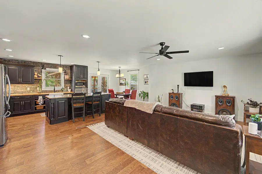 2120 Applewood Ln, Salina, KS 67401 - #2