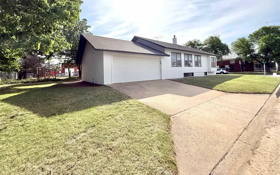 142 W Ave B, Attica, KS 67009 - #2