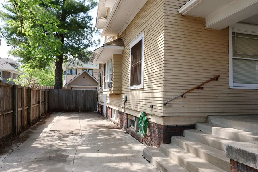 116 S 9th St, Salina, KS 67401 - #3