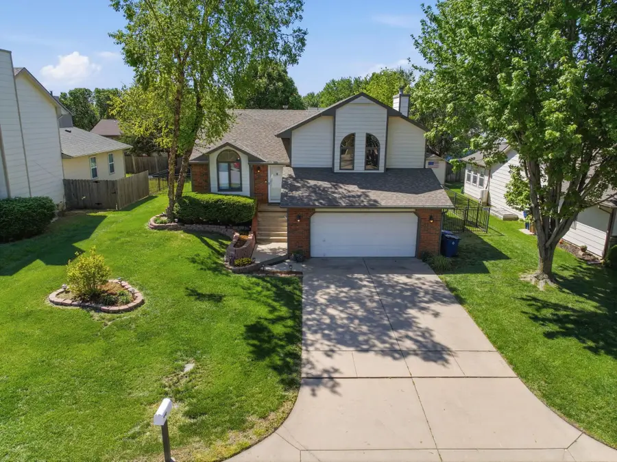 4554 N Eagle Lake Dr, Bel Aire, KS 67220 - #3