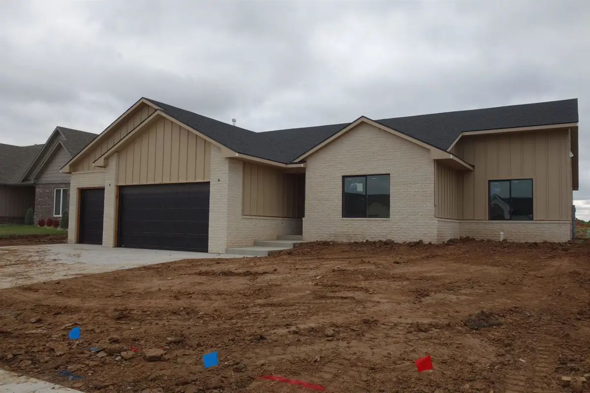 1506 N Emerald Valley Dr, Mulvane, KS 67110 - #1