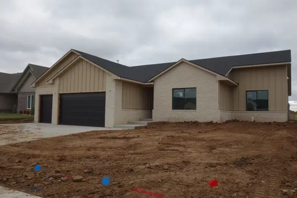 1506 N Emerald Valley Dr, Mulvane, KS 67110