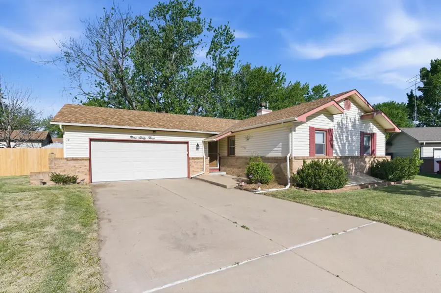 963 S Breckenridge Ct, Wichita, KS 67207 - #2