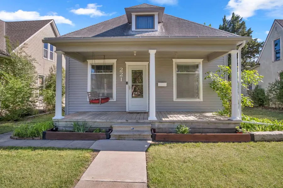 221 E 10th, Newton, KS 67114 - #2